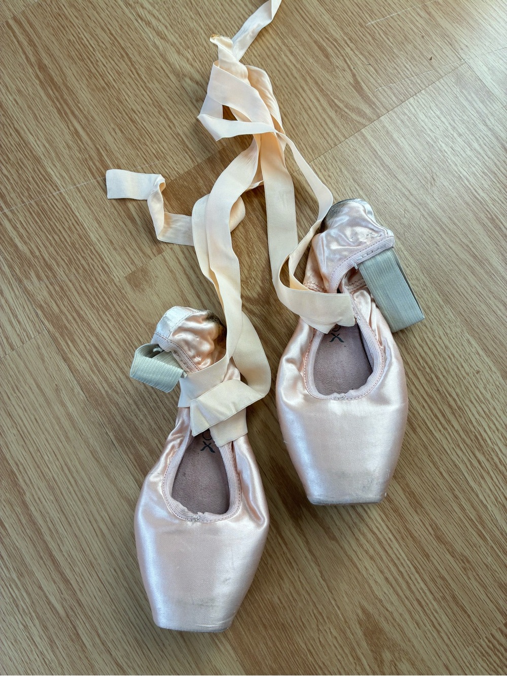Women's Ballet Pointe Shoes - Pale Pink Satin